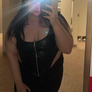 Pretty Little Thing Plus Size US 18 (2xl) Black Faux Leather Cropped Top